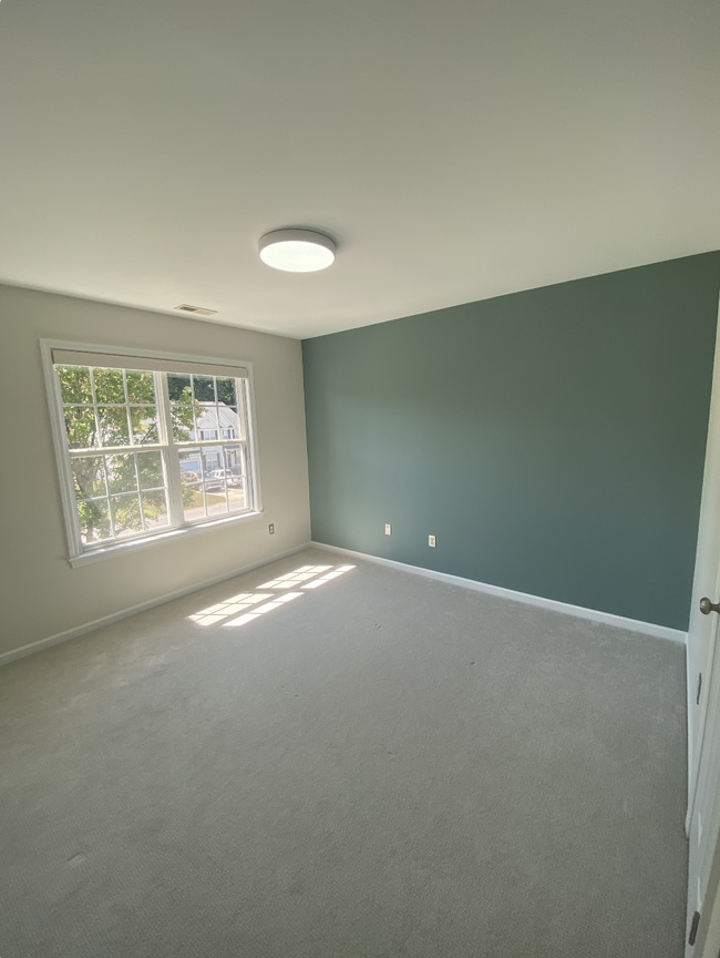 Building Photo - Spacious 5-Bedroom Living with Scenic View