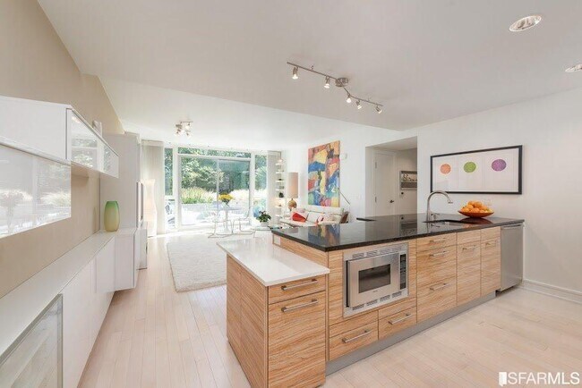 Building Photo - 631 Folsom St