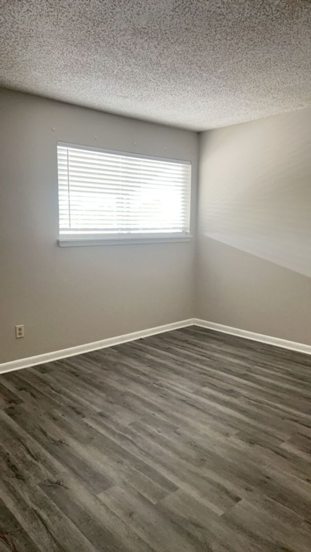 Building Photo - 2 Bedroom, 2 bathroom condo For Rent in To...