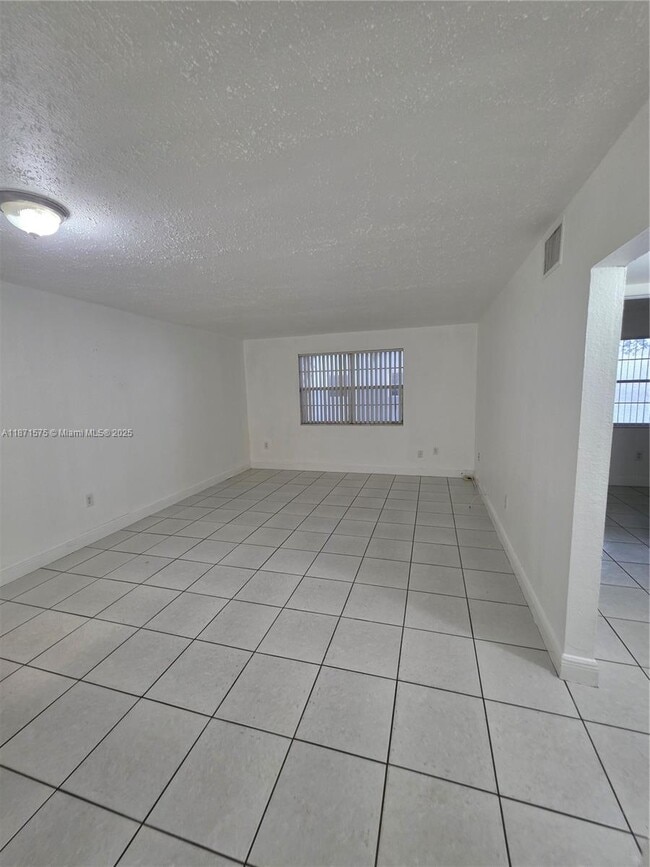 Building Photo - 17255 SW 95th Ave