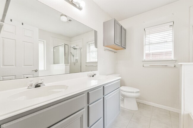 Building Photo - 4119 Hermitage Hollow Ln