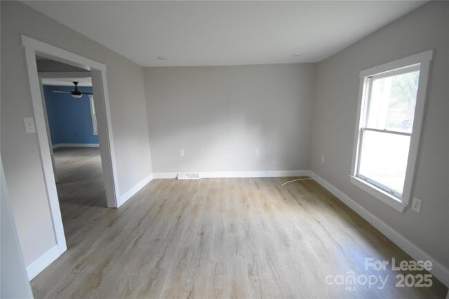 Building Photo - 665 Central Dr NW