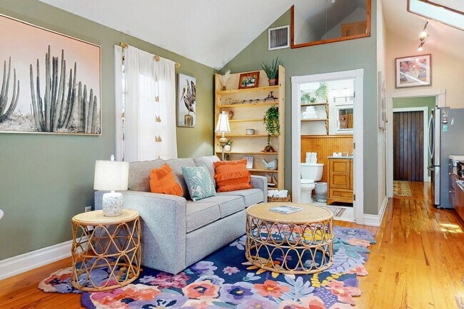 Building Photo - 1011 Howe St