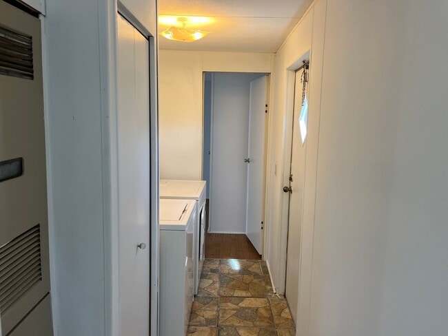 Building Photo - 3BR/2BA Mobile Home with Storage Unit Included - Available Now!