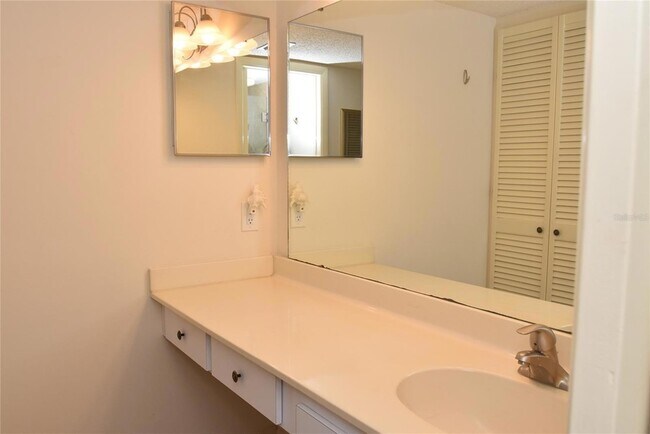 Building Photo - 1712 Glenhouse Dr