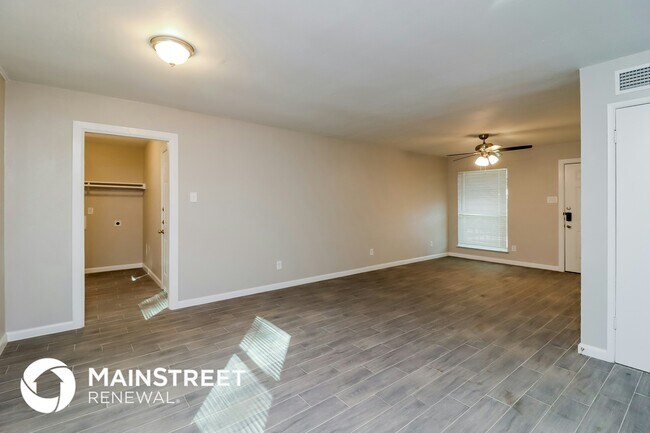 Building Photo - 1103 Johns Dr