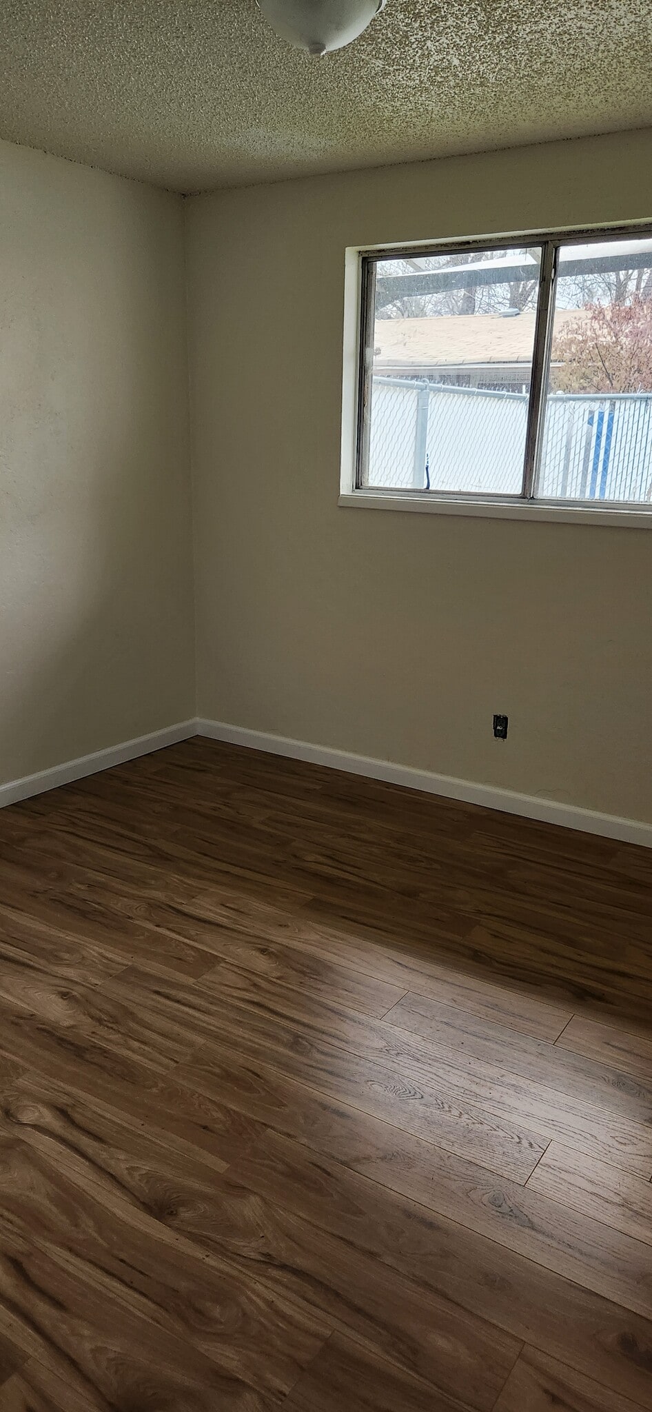 Building Photo - 800 Narregan St