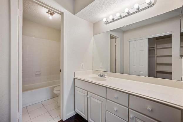 Building Photo - 10555 Turtlewood Ct