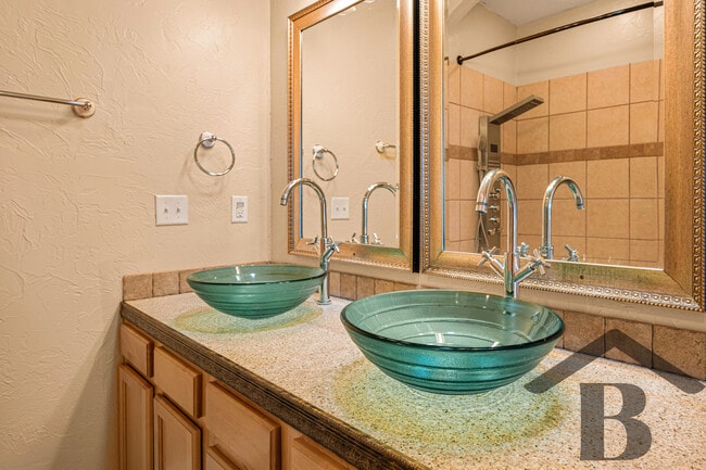 Building Photo - 1522 S Tuscany Ct