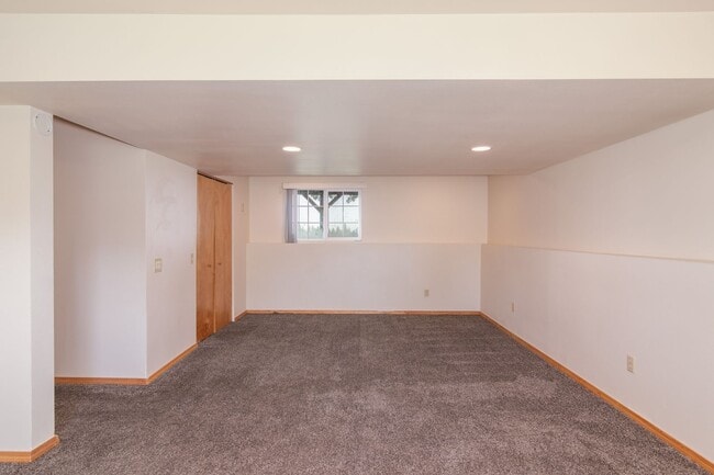 Building Photo - 1309 Pineview St
