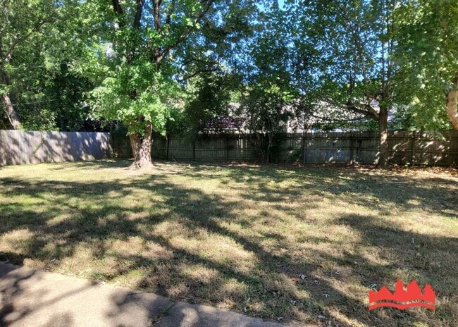 Building Photo - 3902 Ross Rd