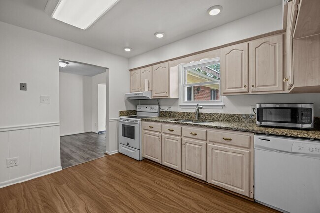 Building Photo - Spacious Virginia Beach Home for Rent – 3 ...