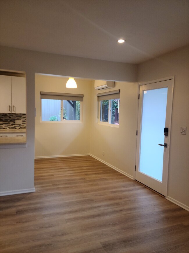 Building Photo - 734 Ashland Ave