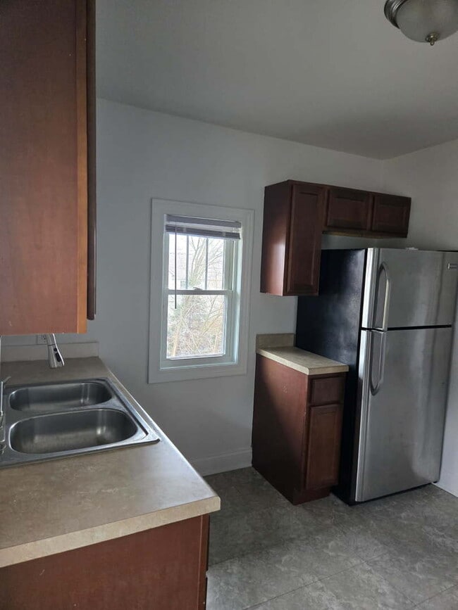 Building Photo - 417 N Main St