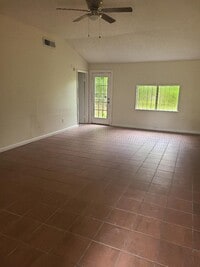 Building Photo - 12823 Glen Hollow Dr