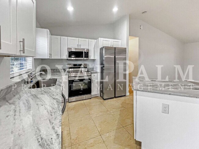 Building Photo - Newly Renovated 3BR/2BTH Fort Myers Home with Bright Layout & New Appliances