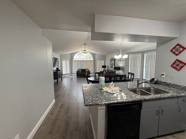 Building Photo - FURNISHED 3 bedroom 2 bath for rent lease 2444 Sweetwater Club Circle Unit #34 Kissimmee, FL 34747