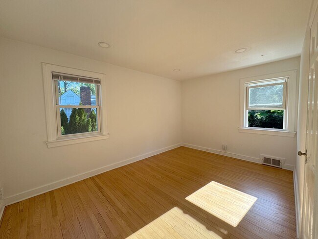 Building Photo - "COMING SOON" Stylish 4-Bedroom Home with Large Backyard in Tenafly, NJ