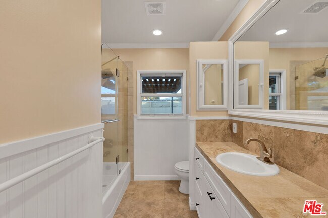 Building Photo - 6677 W 88th St