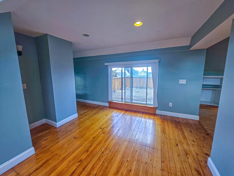 Building Photo - 8 Randall St