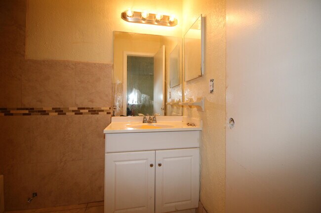 Building Photo - 12419 Westhampton Cir