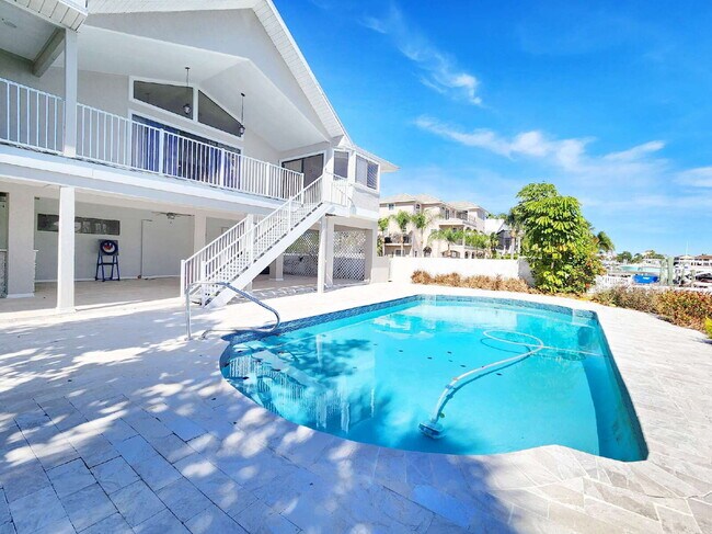 Building Photo - "3-Bed, 3-Bath Gem in New Port Richey with 2,233 Sq Ft of Living Space!"