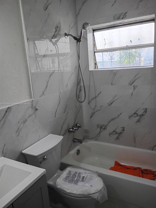 Building Photo - 3210 NW 22nd Ave