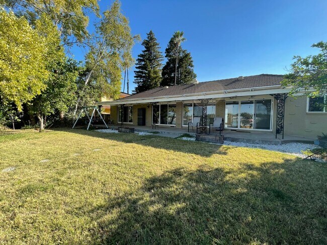 Building Photo - 6520 Havenside Dr