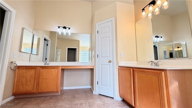 Building Photo - 3846 Waynesvill St