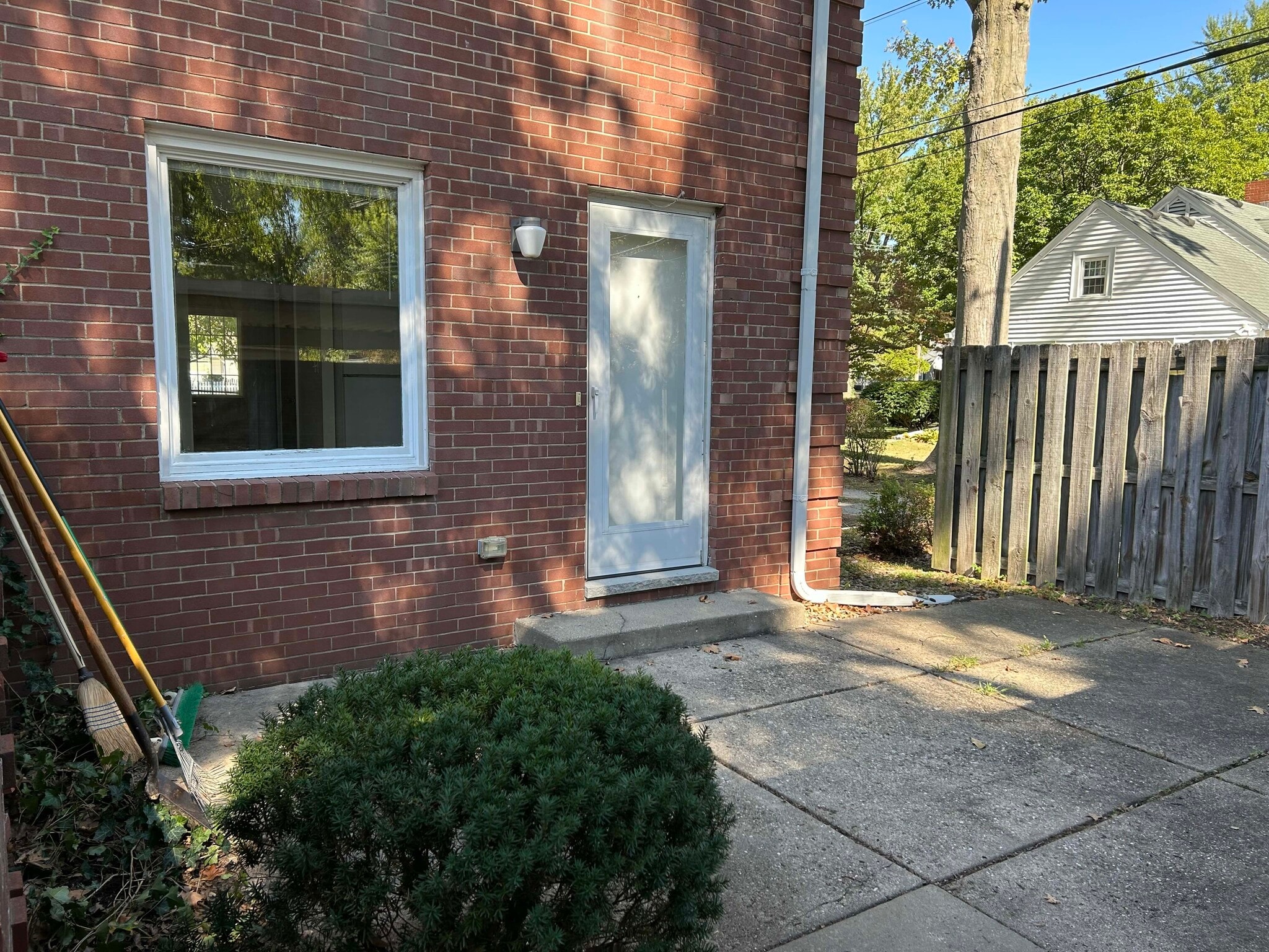 Rear entry & Patio - 1420 W Ash St