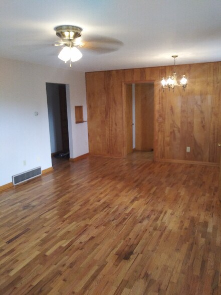 Building Photo - 800 N 10th St