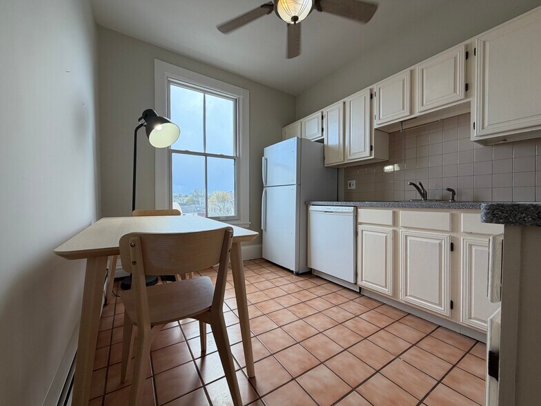 Building Photo - 367 Somerville Ave