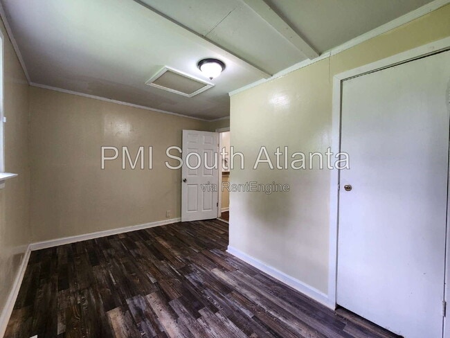 Building Photo - 348 N 17th St