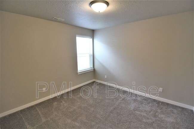 Building Photo - 2080 S Hills Ave.