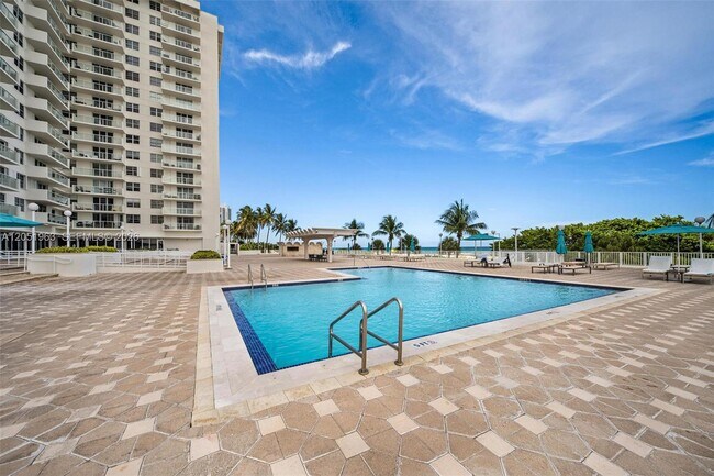 Building Photo - 5701 Collins Ave