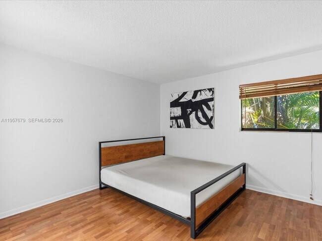 Building Photo - 5020 SW 40th Ave