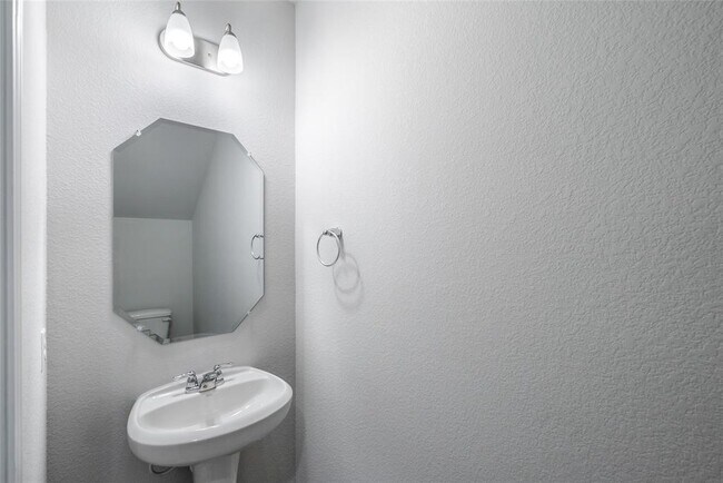 Building Photo - 104 Chalk Lake Cove