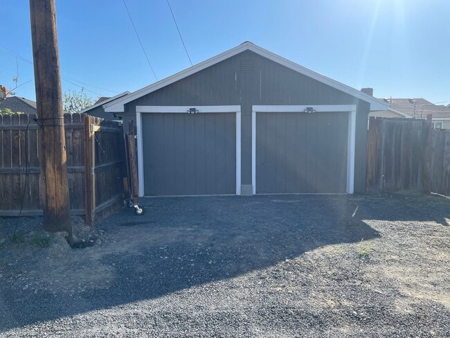 Building Photo - Updated 3 Bedroom 1 Bath home of Rent!!