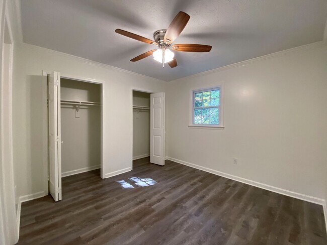 Building Photo - 205 Park Ridge Dr