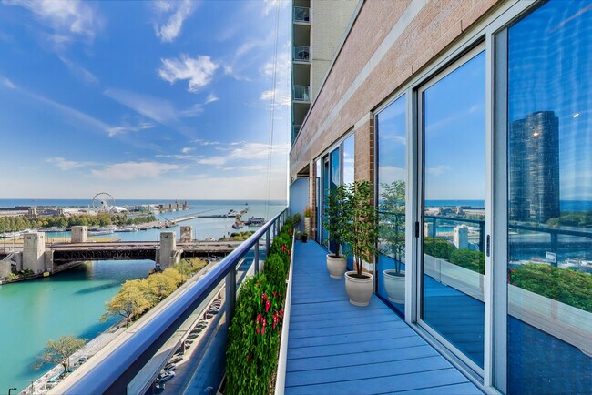 Building Photo - 420 E Waterside Dr