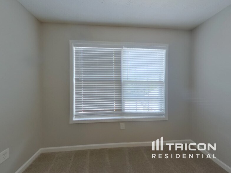 Building Photo - 1032 Wedgewood Ct NE