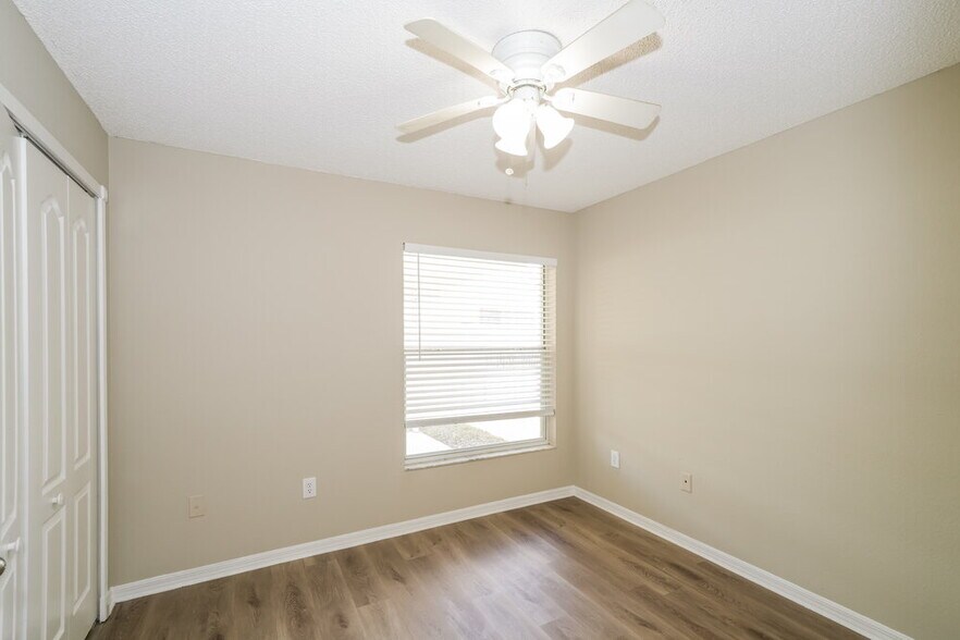 Building Photo - 402 Sonoma Dr