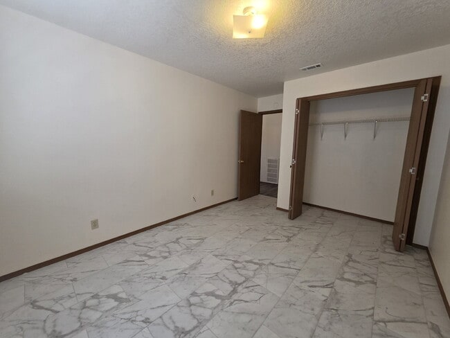 Building Photo - 2723 Kasey Ave