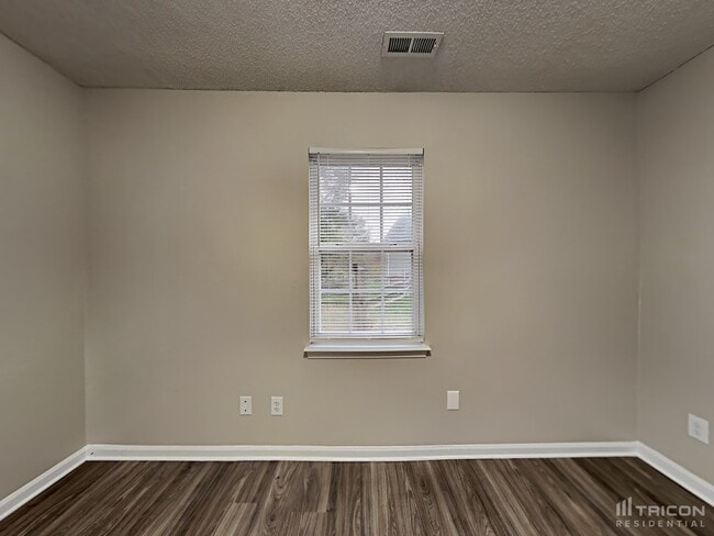 Building Photo - 8800 Willow Crest Dr