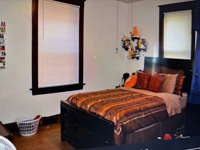 Building Photo - 3224 Taft Ave