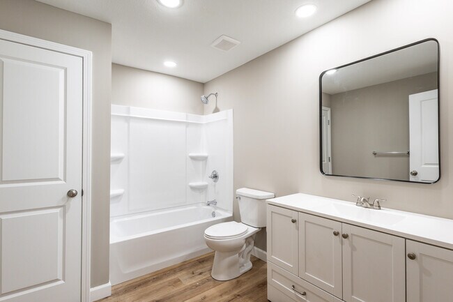 Building Photo - 25 Poplar Hill Dr
