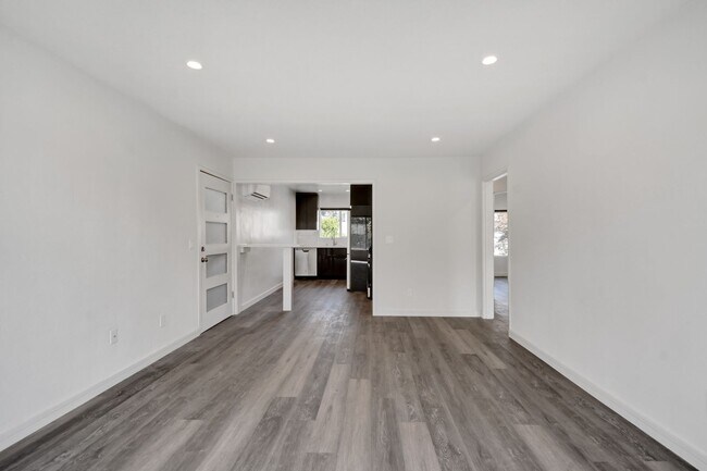 Building Photo - 2 BD Room Apartment in Redwood City