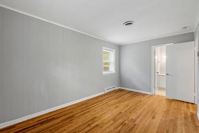 Building Photo - Large Home in Four Seasons Area, Hardwoods, Dining Room, Screed Porch, Fenced!