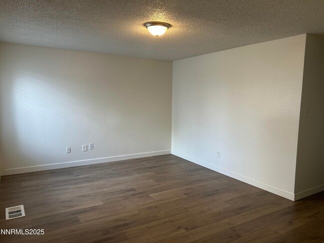 Building Photo - 6780 Peppermint Dr