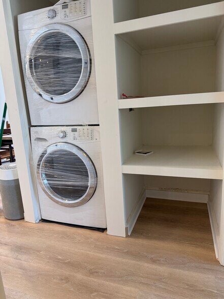 Building Photo - 2670 Lake Ave